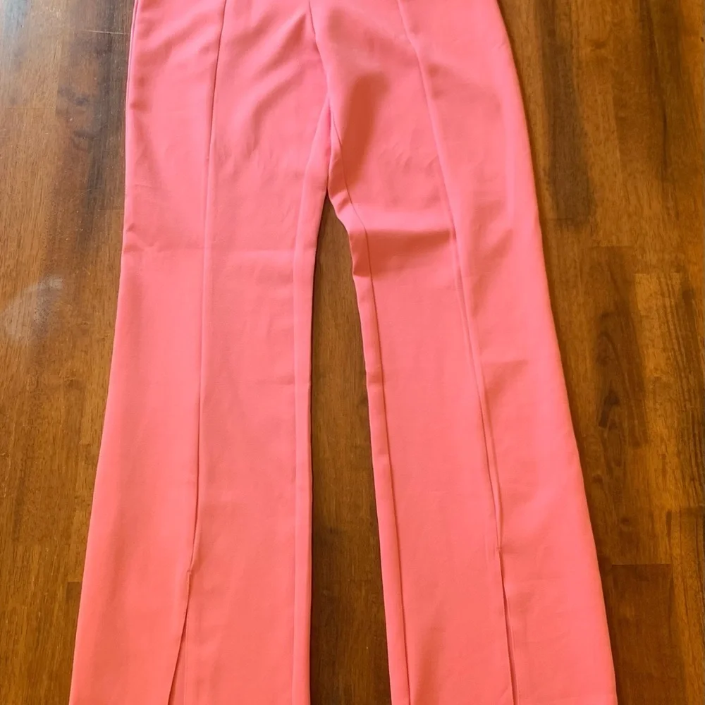 Do + Be Pants Women’s Small Barbie Pink flair w/ slit hem in front pants